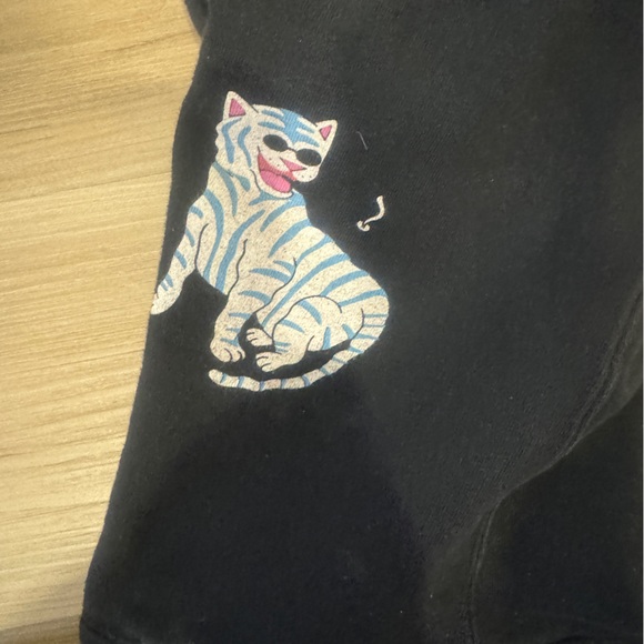 Black medium men’s hoodie from Rip & Dip has a white cat graphic throughout - Picture 8 of 10